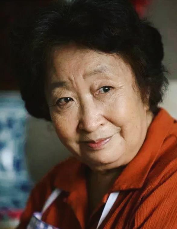 冰与火|老戏骨彭玉:照顾瘫痪丈夫8年不离不弃,丈夫去世6年后,嫁给姐夫