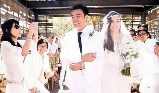 苗侨伟|7位港圈男神的妻子,苗侨伟妻子素颜自然,吕良伟夫妻像同龄人