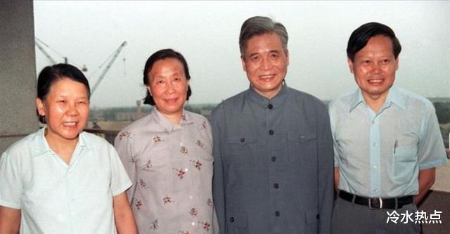 蒋介石 邓稼先夫人92岁，坦言：1971年杨振宁首次回国，救了邓稼先