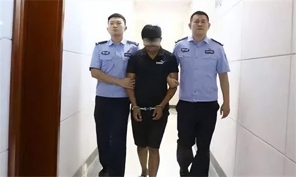 回顾西安19岁女学生为钱委身36岁富豪,脚踏两条船被发现后酿血案