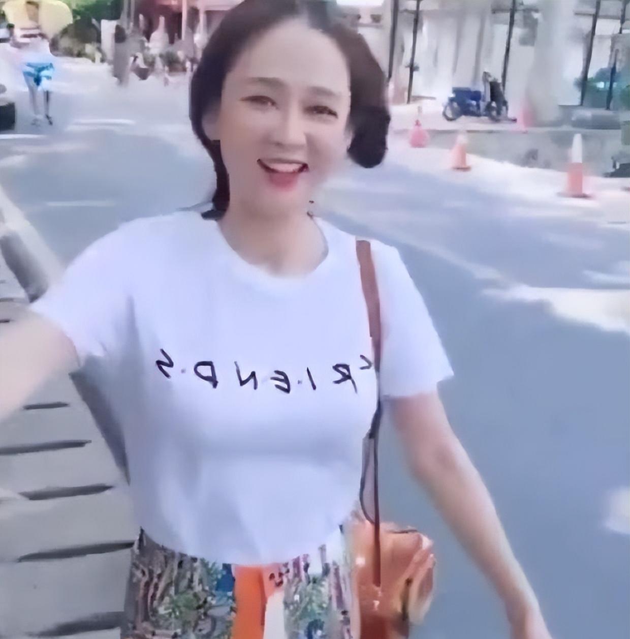 陈乔恩|陈乔恩与男友甜蜜出游 开怀大笑亲吻额头秀幸福