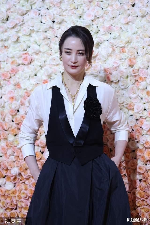 倪妮|兰蔻活动女星比美：金晨脸僵倪妮变丑，赵今麦年纪最小却艳压全场