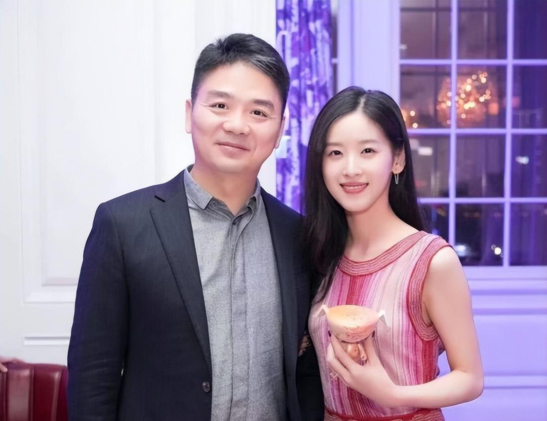 白歆惠|刘强东三胎得子，“笑容满面”已回国，曾花3600w修老家路