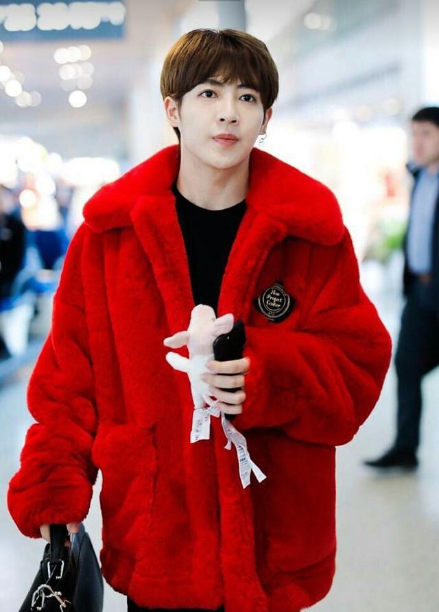 冬梅|浓妆艳抹、爱穿女装，这些“姨味十足”的男星，自己不尴尬吗？