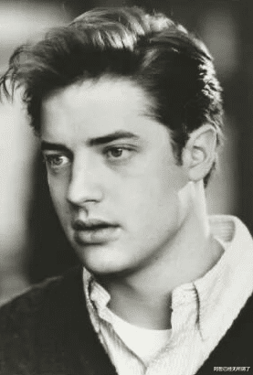 好莱坞|他曾是好莱坞红到发紫的“顶级鲜肉”，如今胖到550斤，头发稀疏