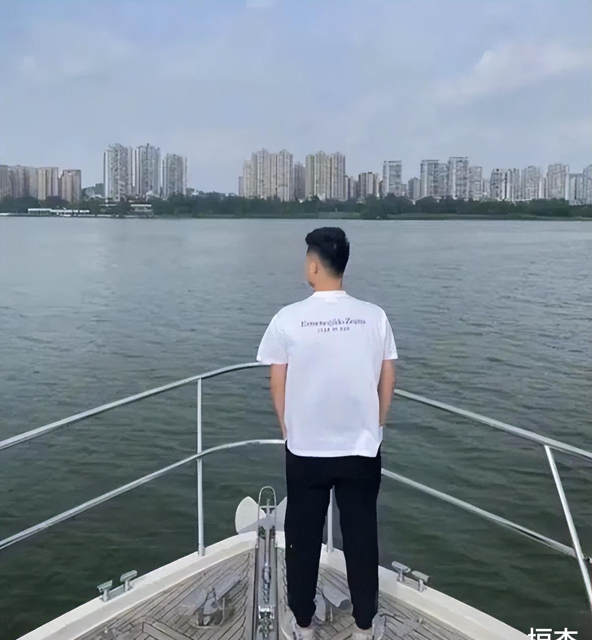 张大奕|张大奕公开新恋情,蜀都超级富二代,天猫总裁成过去式