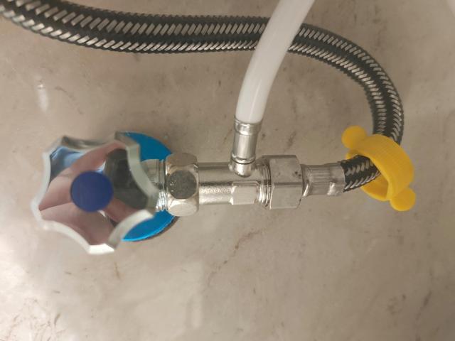 卫生间地面莫名其妙一滩水，物业来了七八次，终于找到问题的根源