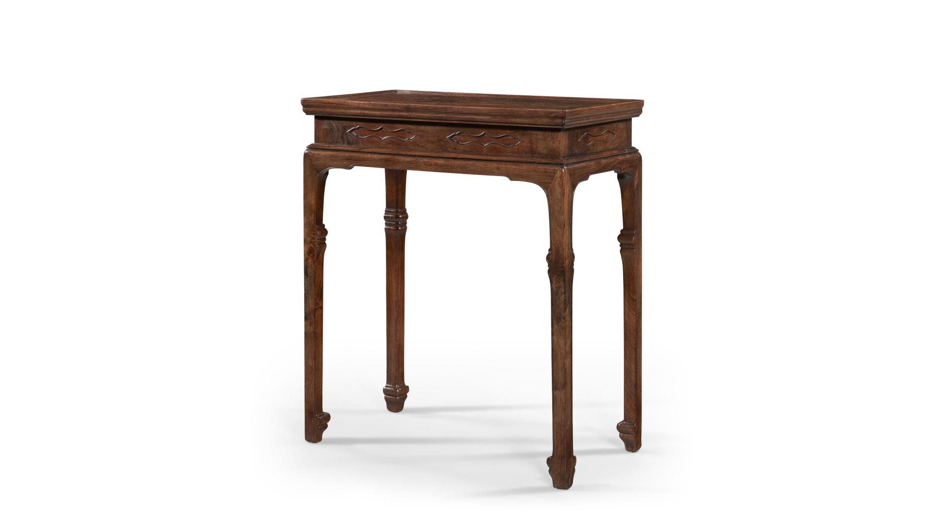 |边抹上窄下宽，黄花梨高束腰香几备受欢迎