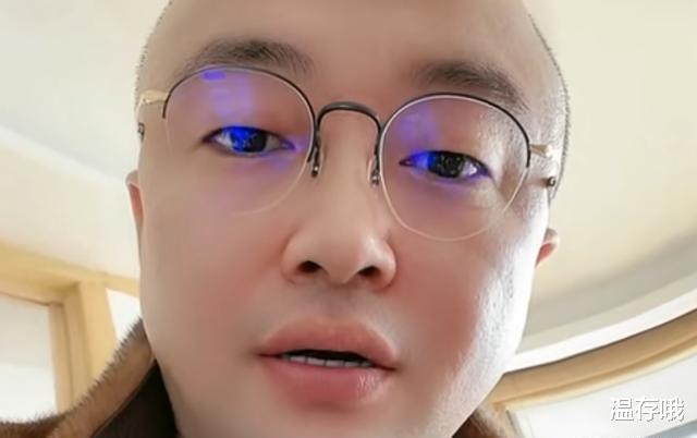 客厅|网红东方阿宝：我家保洁都开劳斯莱斯，客厅的摆件，价值都两个亿