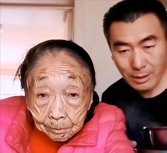 李玉成|马玉琴赌气不吃饭,李玉成独自吃一大碗鸡肉,丝毫不考虑妻子感受