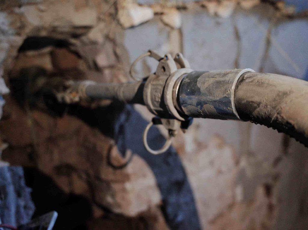 别墅地下室渗漏返潮发霉怎么办？|一个施工案例看懂负一层防水防潮防结露是怎么处理的