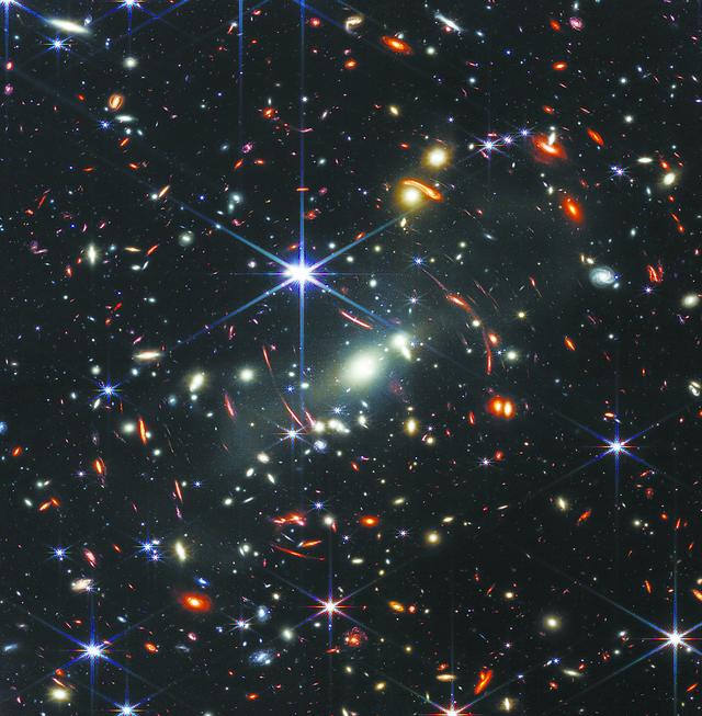 人类首张宇宙全彩色照片发布,NASA局长称:这是130亿年前发的光