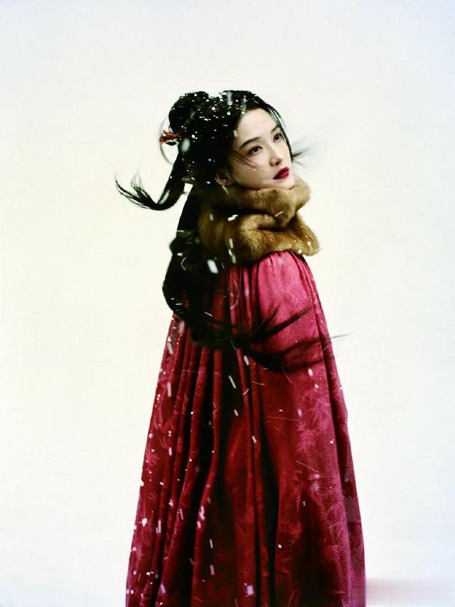 迪丽热巴|众星兔年贺岁大片，迪丽热巴仙气飘飘，赵丽颖杨幂今年春晚赢麻了