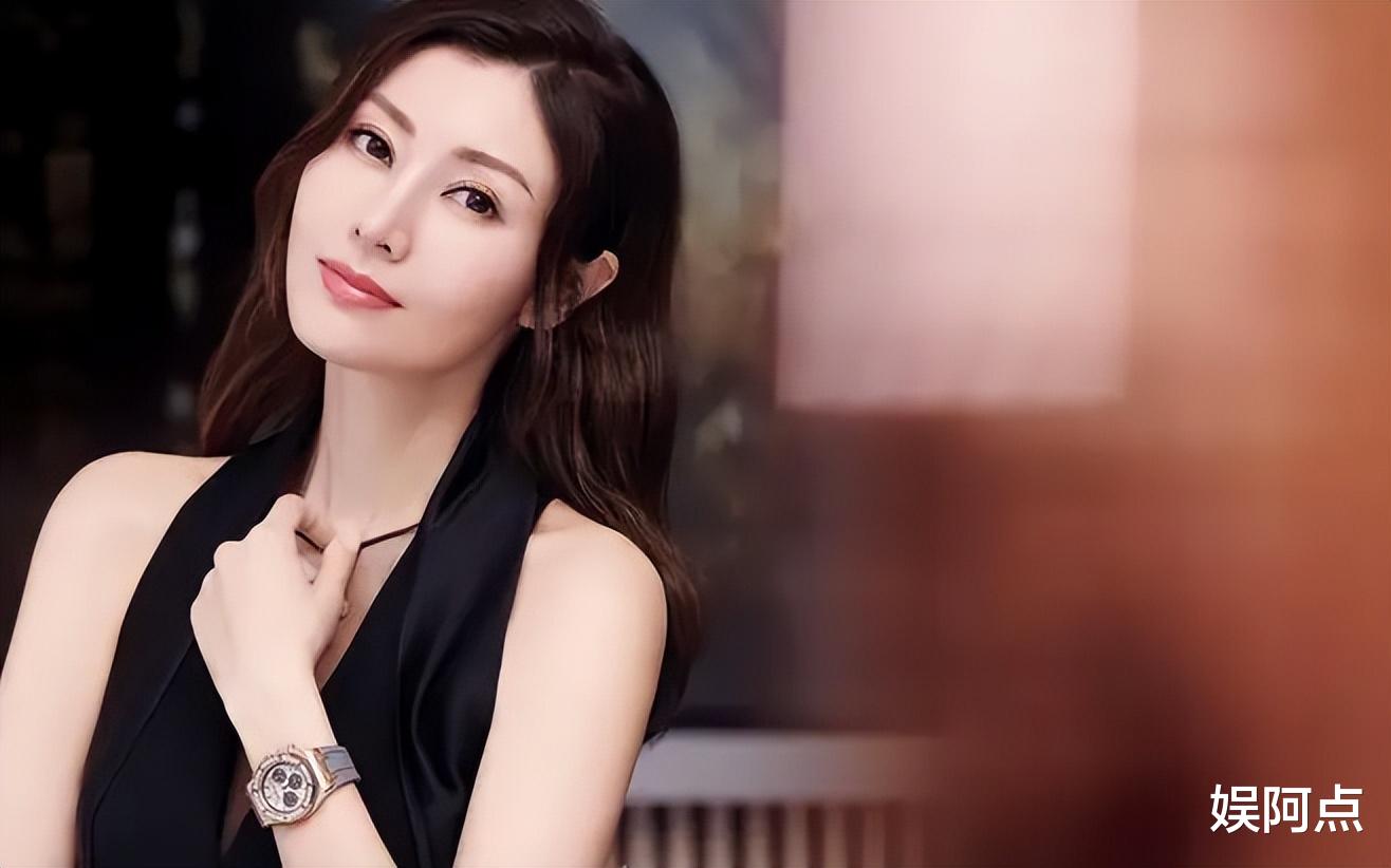 李嘉欣|李嘉欣晒和儿子的“亲密照”，11岁许建彤没能遗传妈妈的好基因