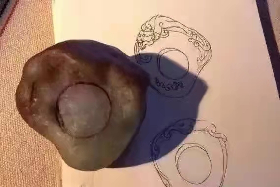 翡翠|800元买翡翠原石废料,居然给了一个漏洞,还赚了几万!