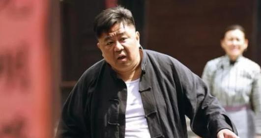 梁冠华|“狄仁杰”梁冠华：因胖得爱和妻子相爱33年，如今生活幸福无遗憾