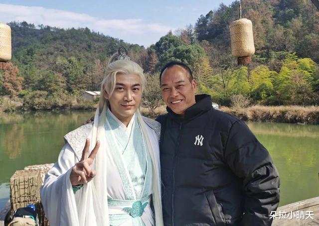 张智尧|“初代美男”张智尧:20岁被成龙赏识,搭戏宁静大火,46岁仍未婚