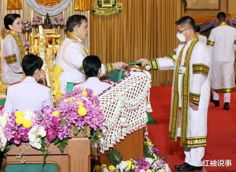 唐山|苏提达单人海报蹊跷，眼神委屈双目含泪，不见男主角70岁泰王