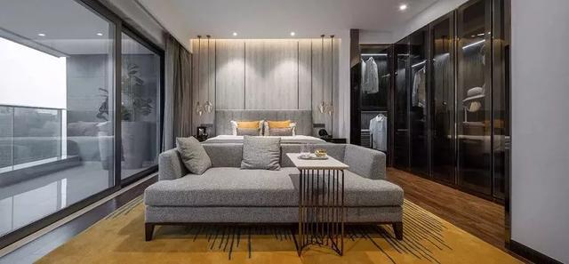 你还在买衣柜？聪明人都开始“挖墙”装衣橱了，漂亮还省空间