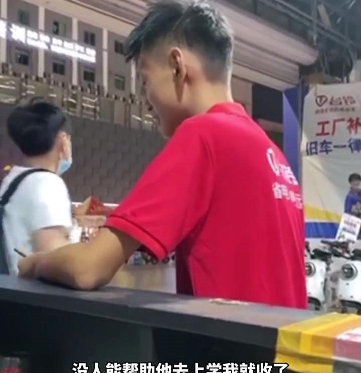 广东:16岁男孩流浪街头,男子免费教他修车,父母双亡没人管他了