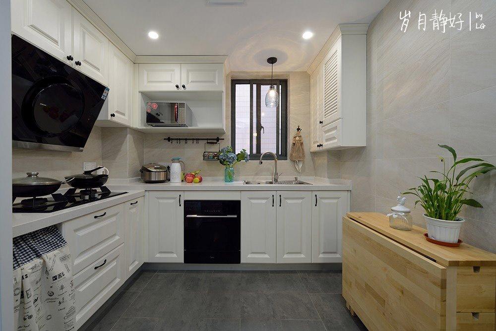 辛苦一年的房子终于装修好了,非常简约漂亮,可惜半年后才能入住