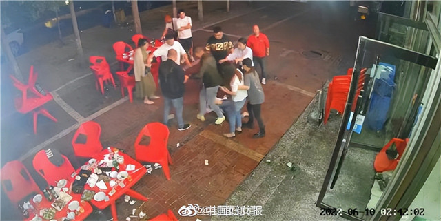 唐山|女星赵泽慧梁晶金遭遇唐山事件，吃宵夜被骚扰，社会男还辱骂她们