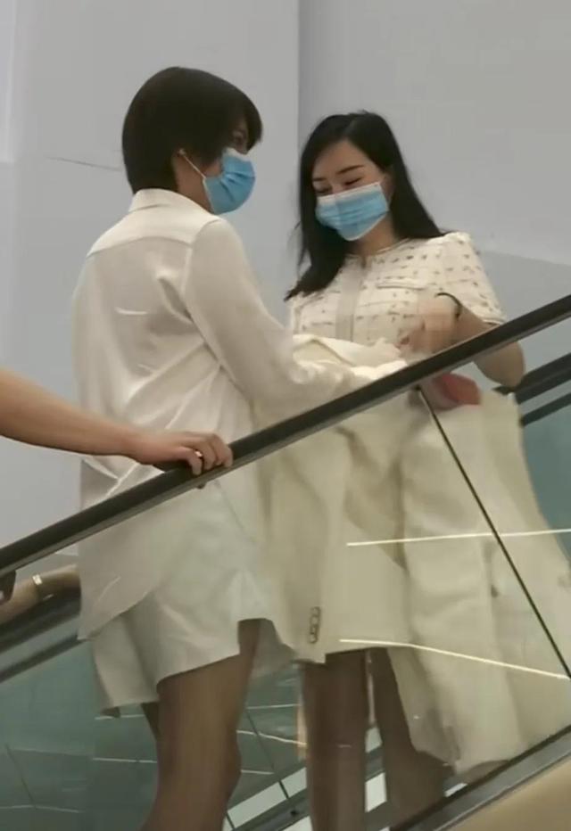 辛有志|辛巴辛有志的徒弟时大漂亮本是男儿身，却硬是活成一朵自由的花