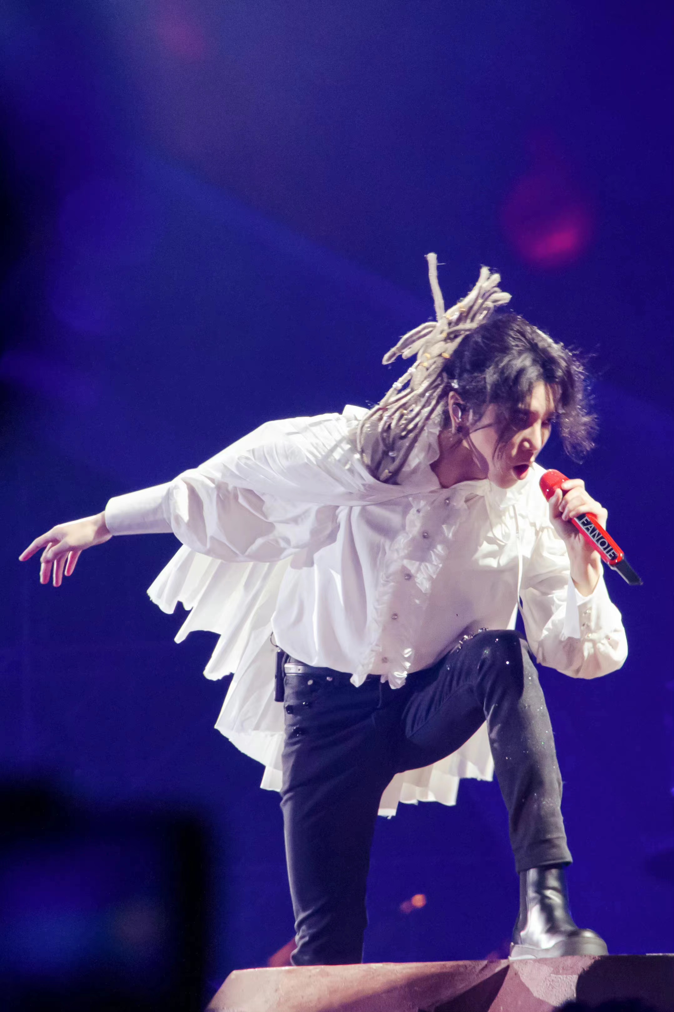 华晨宇|我只是音乐作品里的一个音色，华晨宇直言道：歌手要为作品服务