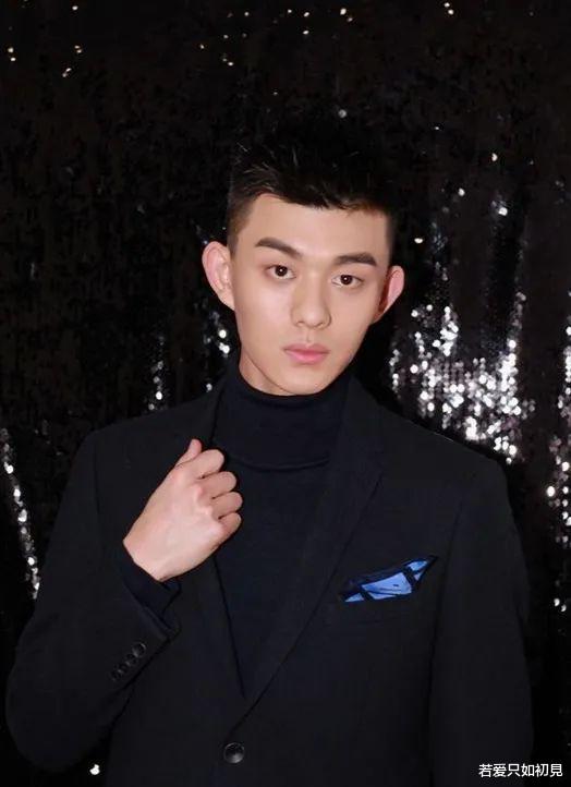 明星|踢路人、当街小便、脚踩高铁桌子，这些明星素质一个比一个低