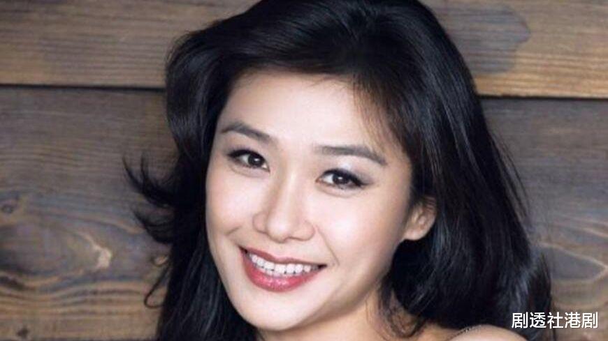 关宝慧|难忘！TVB知名女星大谈过往演女同志经历，与对手湿吻直言很尴尬