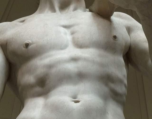 米开朗基罗|米开朗创作出大卫雕像时才29岁,而大卫早已经40几岁,比他还要老