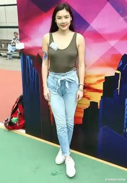 有氧运动 41岁乐基儿近照难掩丰腴,却被赞胖美人,穿对衣服比瘦身还重要?