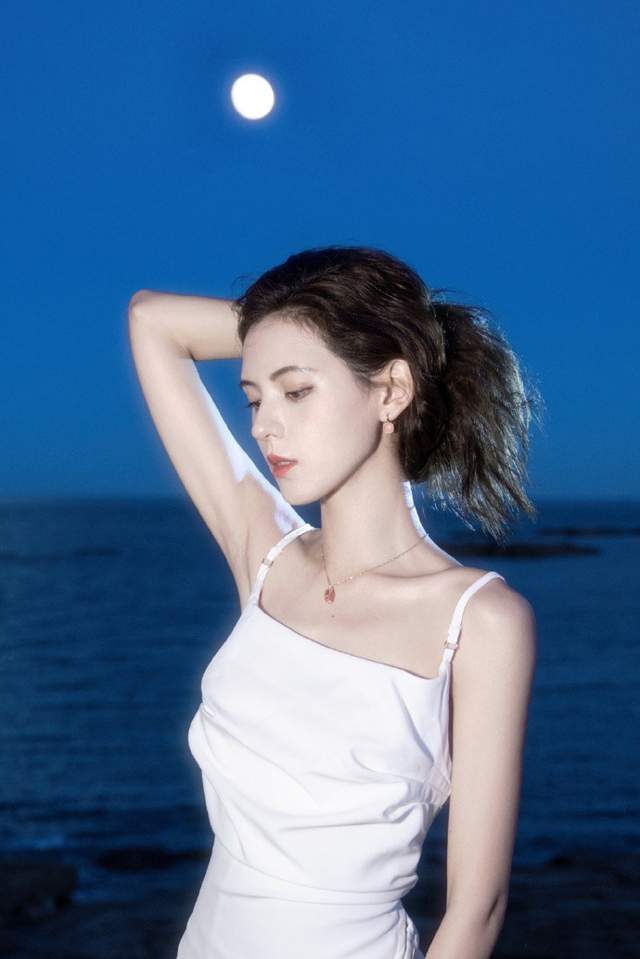 张予曦|张予曦超级写真 展示锁骨魅力