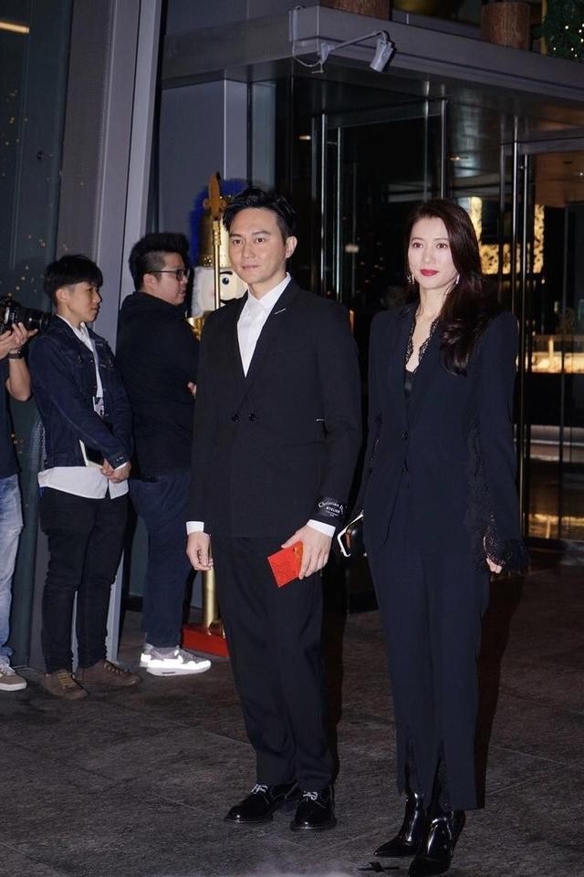 郝蕾|郝蕾和大8岁袁咏仪同穿一件西装,气质在性感面前真不值一提