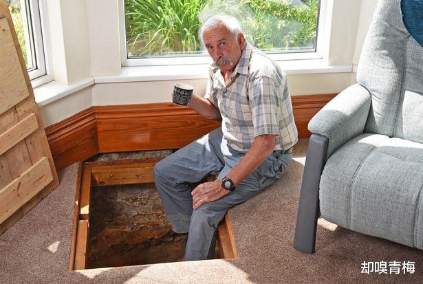 英国大爷翻新旧屋，掀开客厅地毯，发觉下面有一口500年前的古井