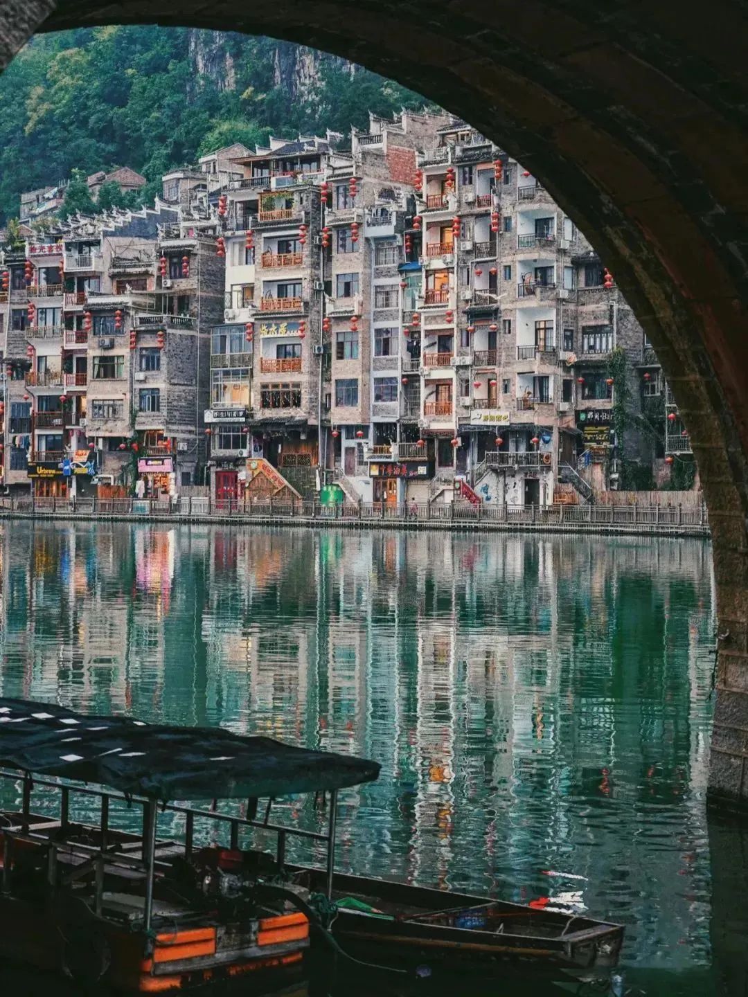 贵州|机票低至¥200,比九寨更惊艳,这座夏日23度的中国凉都,嗜酸又爱辣!