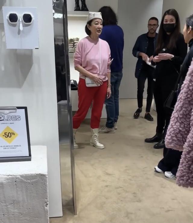 林青霞|68岁林青霞现身法国暴瘦脱相!皱纹如树皮,沧桑憔悴被认成清洁工!