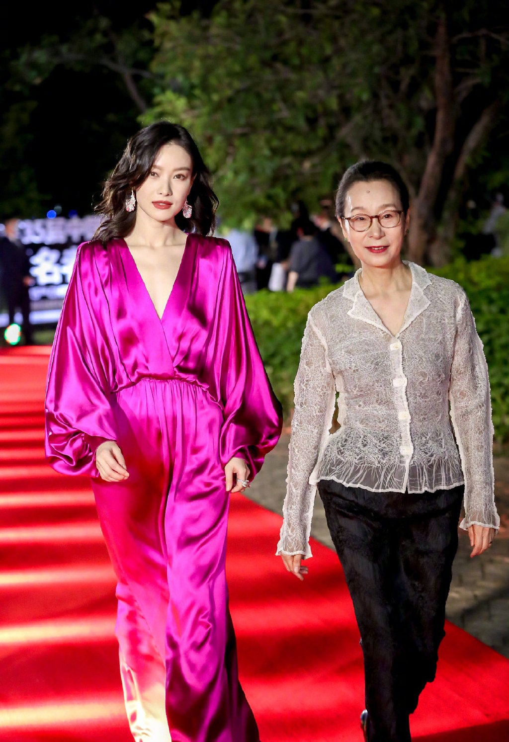 倪妮|金鸡奖倪妮奚美娟同框,一个艳俗像花瓶一个清秀素雅受人尊敬