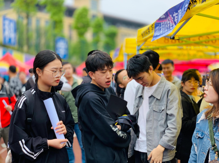 招聘|单有学历还不够？“三无学生”在招聘市场受冷遇，HR的话道出实情