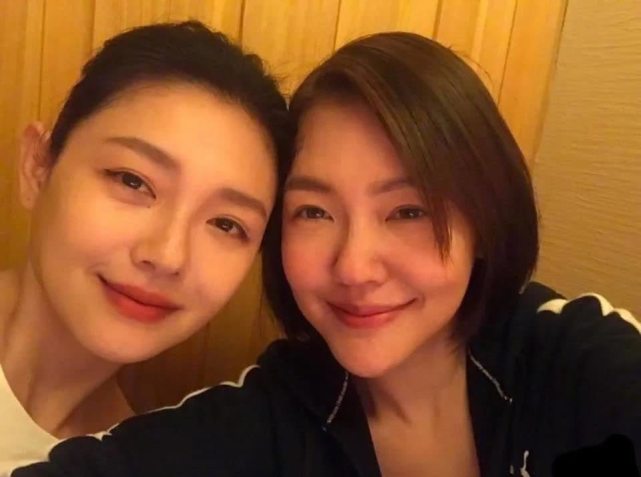 小S|小S半夜晒新姐夫照片还直呼:好帅!我妈现在终于也爱他了