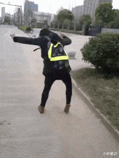 蔡少芬|港媒爆蔡少芬全家搬回香港,销售证实其300平复式豪宅急放租