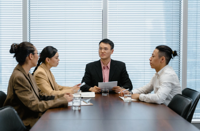 财务自由|35岁前越混越好的聪明人，会选对这三份有潜力的工作，你选对了吗