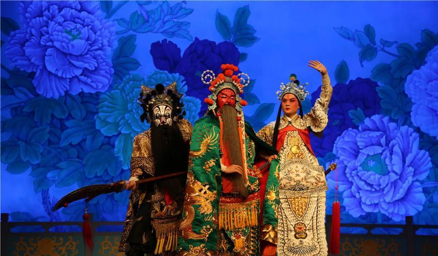 京剧|京剧青衣演员演出挨倒好，并且台下有观众高喊“好花脸”