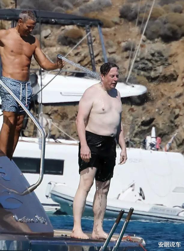 伊隆·马斯克|首富马斯克携妻与娱乐大亨豪华游艇度假被曝光！
