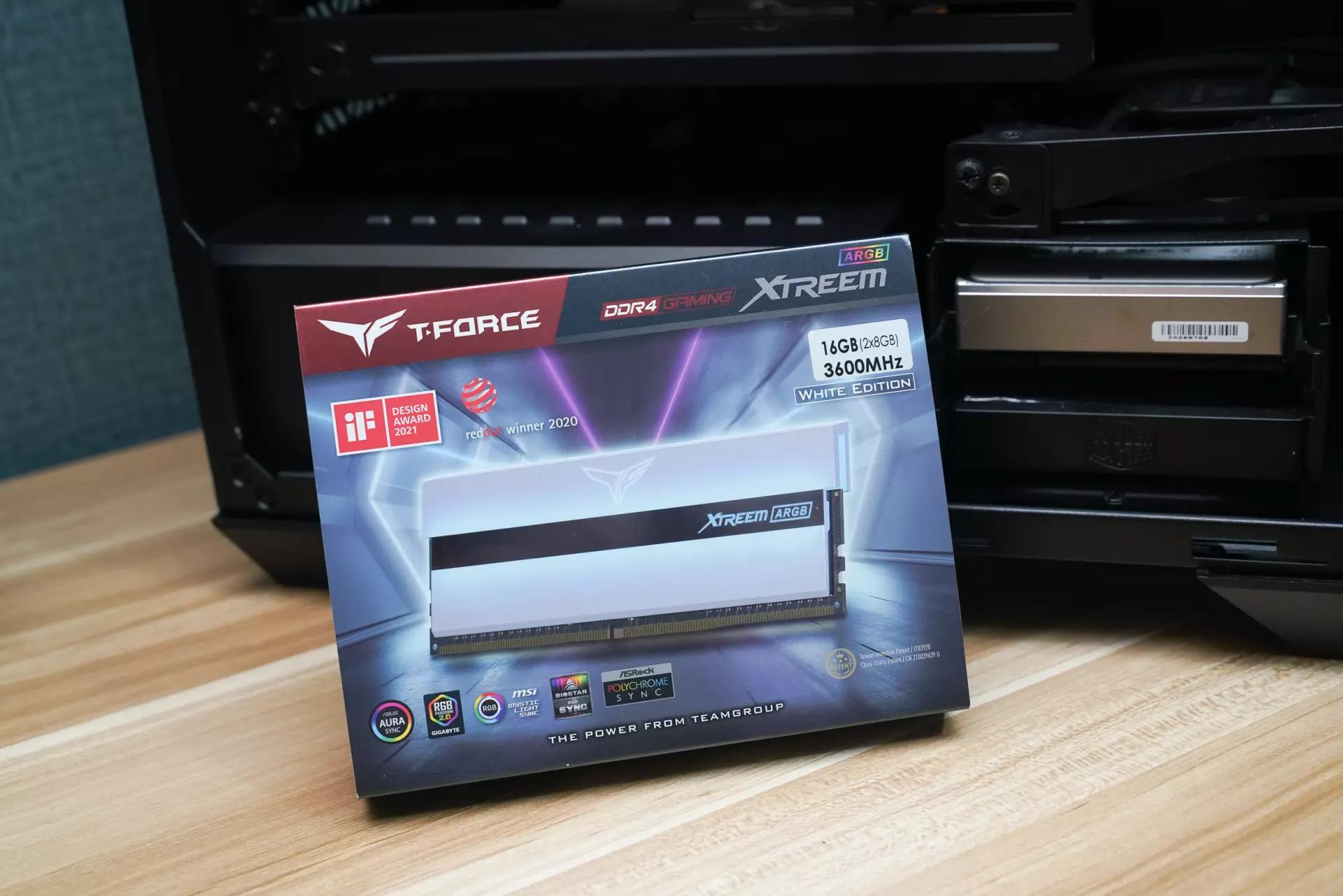 主板|高颜值高性能，一键狂超4133MHz，十铨梦境16GB电竞马甲灯条评测