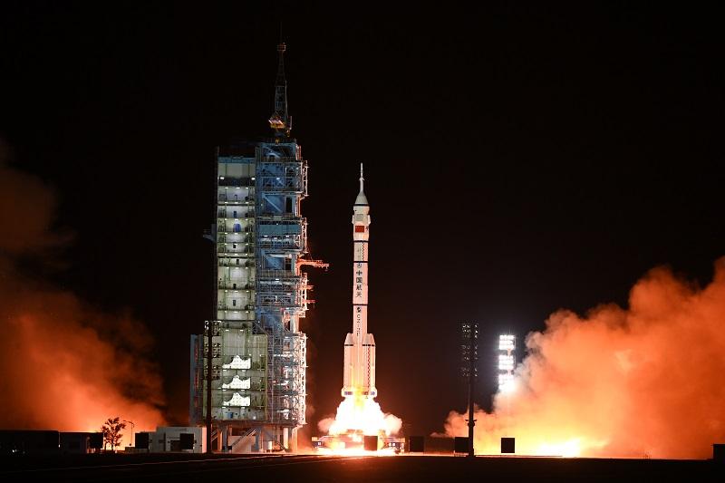 中国年龄最大的航天员—邓清明神舟十五号圆梦太空,56岁不服输!