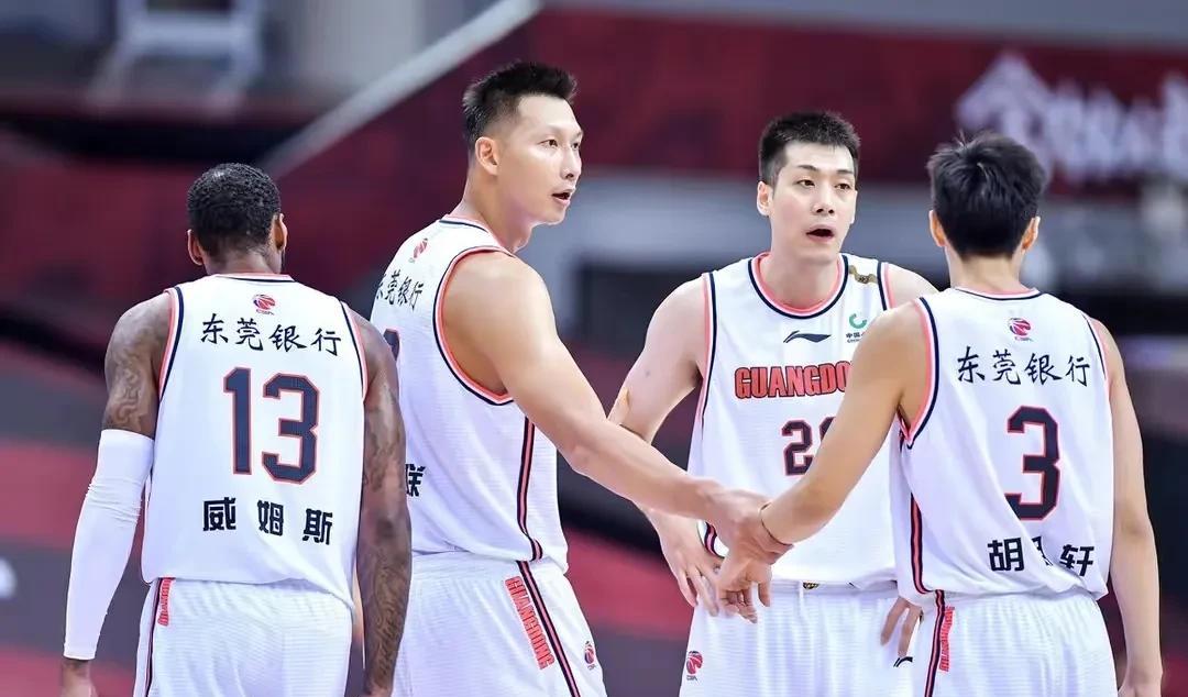 |CBA广东队核心老将~易建联！职业生涯最让人揪心的故事