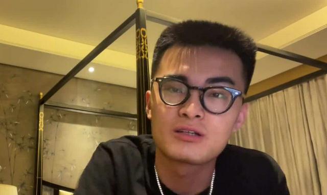 教练|“鸭嘴兽”卷土从来？七鹤大人真容遭群嘲，带篮子的评价人间真实