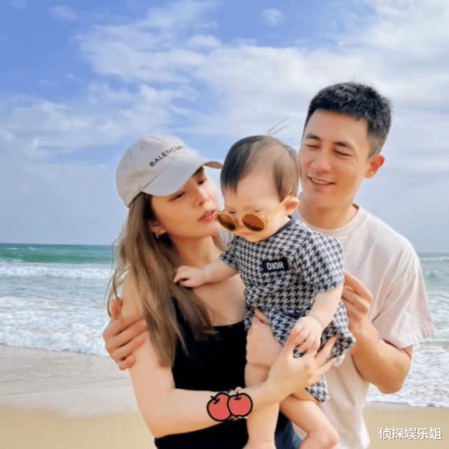 杜淳|杜淳带妻女旅行，王灿变老公人形挂件秀足恩爱，女儿露正脸像爸爸