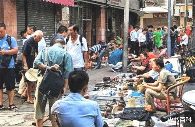 男子花一万买一本破书,卖500万没卖掉,拍卖会拍出2600万天价